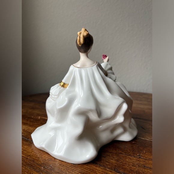 Royal Doulton “My love” HN2339 Figurine - Picture 5 of 12